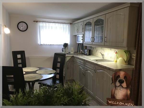 Frühstücksraum Pension Deparade Altenburg – Unterkunft und Umgebung genießen